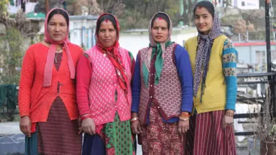 (बाएं से दाएं) गुड्डी देवी, जमुना देवी, ममता देवी और रीना देवी