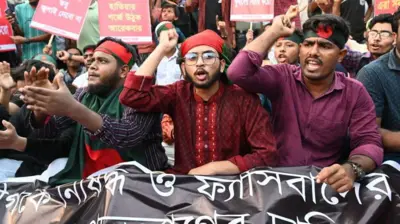 রাষ্ট্রপতির পদত্যাগের দাবিতে বঙ্গভবনের সামনে বিক্ষোভ 