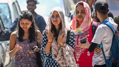 मौसम विभाग ने अगले दो-तीन दिन तक मध्य और उत्तर-पश्चिम भारत में भीषण गर्मी पड़ने का अनुमान जताया है