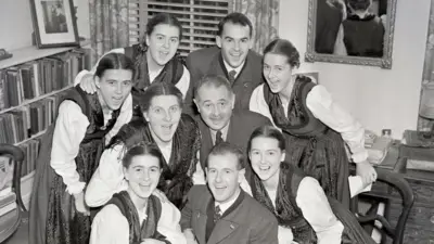 Los cantantes y miembros de la familia von Trapp antes de una actuación en el Town Hall de Nueva York. 
