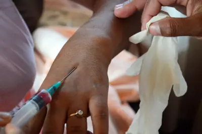 An tsira allura a bayan hannu