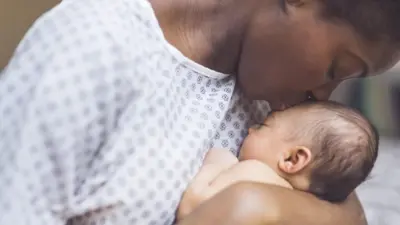 Umugore urimo gusoma akana kakivuka