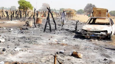 Eekan ti wọn maa n fi so ẹran tawọn agbesunmọmi ti danu sun ati ọkọ kan to ti jona rau rau