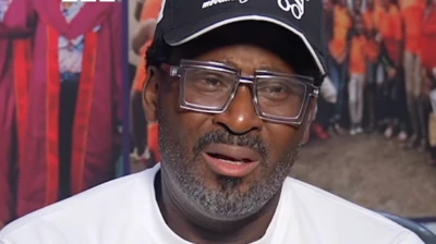 Desmond wear cap wit glass, e open mouth
