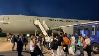 Embarquepremios da roletabrasileiros deportados dos EUApremios da roletaavião da Força Aérea Brasileirapremios da roletaFortaleza