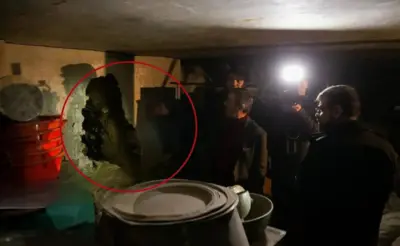 نمایندگان دادستانی تهران، مرکز تحقیقات وزارت راه، مسکن و شهرسازی، مدیریت بحران استان تهران و آتش‌نشانی از جمله مسئولانی بودند که در بازدید و بازرسی در بازار تهران حضور یافتند