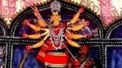 ত্রিপুরা নৃগোষ্ঠীর দুর্গাপূজার মন্ডপ