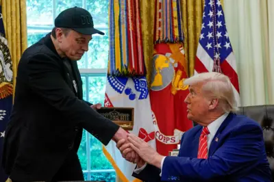 Musk e Trump apertaram as mãos na Casa Branca