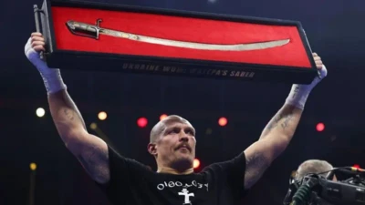 Александр Усик