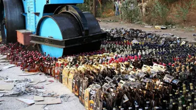 ગુજરાત દારૂ વિધાનસભા દારૂનો નાશ દારૂની બૉટલ બીબીસી ગુજરાતી