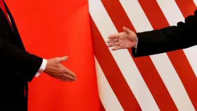 Си и Трамп готовятся пожать руки в Пекине в ноябре 2017 года