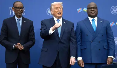 Perezida Donald Trump hagati ya bagenzi biwe Paul Kagame(ibumoso) na Felix Tshisekedi iburyo