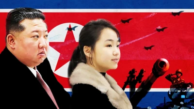 Imaginile lui Kim Jong Un, a fiicei sa, Kim Ju Ae, a unui avion militar nord-coreean și a unui tanc sunt înfățișate pe fundalul unui steag al Coreei de Nord.