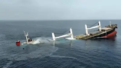 Греческий сухогруз Eternity C идет на дно в Красном море