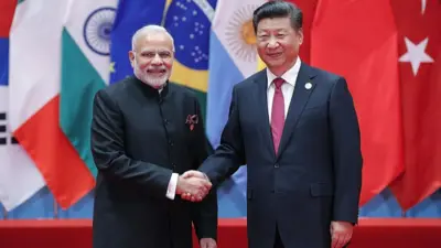 Indian Prime Minister Narendra Modi and Chinese President Xi Jinping pose for a photo