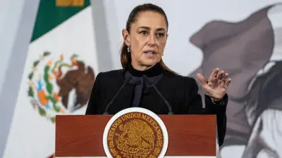CIUDAD DE MÉXICO, MÉXICO - 23 DE FEBRERO: La presidenta de México, Claudia Sheinbaum Pardo, habla durante la conferencia de prensa matutina en el Palacio Nacional el 23 de febrero de 2026 en Ciudad de México, México. La Secretaría de la Defensa Nacional de México confirmó que durante una operación de seguridad en Tapalpa, Jalisco, Nemesio Oseguera Cervantes, conocido como 'El Mencho', líder del Cártel de Jalisco Nueva Generación, fue abatido. Las autoridades mexicanas confirmaron la muerte de más de 25 miembros de las fuerzas armadas en distintos ataques del cártel tras la operación que mató a Oseguera. (Foto de Cristopher Rogel Blanquet/Getty Images)