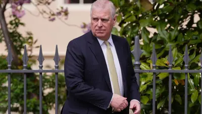 A hụrụ Mountbatten-Windsor n'abalị Tọzde ka ọ na-alọghachi na ụlọ obibi Sandringham Estate mgbe ejidechara ya maka ebubo ime ihe ọjọọ oge ọ nọ n'ụlọọrụ ọha.