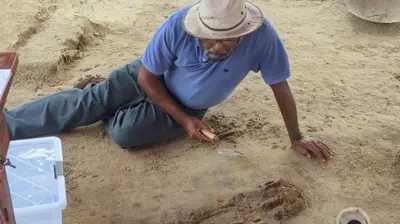 இலங்கை, மனித புதைகுழி, சிந்துப்பாத்தி, அகழாய்வு