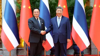 中國國家主席習近平（右）與泰國總理阿努廷（左）於2026年7月17日在上海出席世界人工智能大會（WAIC）期間會晤並握手