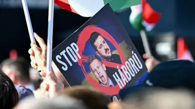 Предвыборный плакат в Венгрии с Владимиром Зеленским