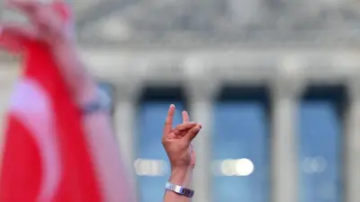 Ülkücülerin sembolü olan 'kurt işareti'