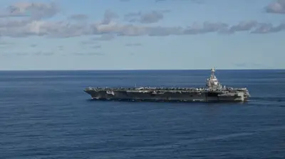 海上を航行する米空母「ジェラルド・R・フォード」