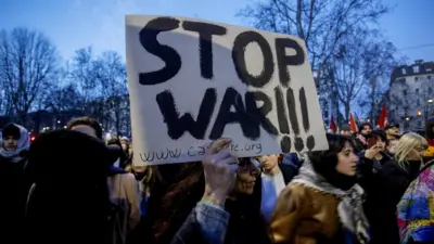 احتجاجات لوقف الحرب