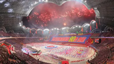 ์กฐ์ ์ค์ํต์ (KCNA)์ด ๊ณต๊ฐํ 2025๋
10์ 9์ผ ๋ถํ ํ์ ๋ฆ๋ผ๋ 5์1์ผ ๊ฒฝ๊ธฐ์ฅ์์ ์ด๋ฆฐ ๋
ธ๋๋น ์ฐฝ๊ฑด 80์ฃผ๋
๊ธฐ๋
ํ์ฌ.