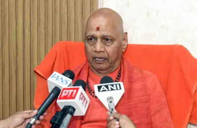 श्री राम जन्मभूमि तीर्थ क्षेत्र ट्रस्ट के कोषाध्यक्ष स्वामी गोविंद देव गिरि महाराज सोमवार को अयोध्या में श्री राम जन्मभूमि तीर्थ क्षेत्र ट्रस्ट की बैठक के बाद मीडिया से बात करते हुए