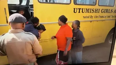 Ụmụakwụkwọ merụrụ ahụ a na-edupụta n'ụgbọala ụlọakwụkwọ ahụ