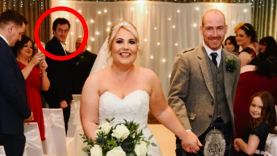 Michelle e John Wylie ficaram anos sem saber quem era um estranho presente em seu casamento