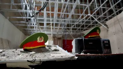 Вьетнамская полицейская форма в одной из комнат казино Royal Hill