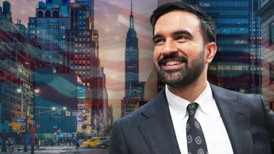 Зохран Мамдани на фоне зданий Нью-Йорка