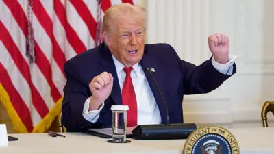 美國總統特朗普於2026年1月16日(星期五),在華盛頓特區白宮東廳主持一場有關「農村醫療轉型」的圓桌會議。