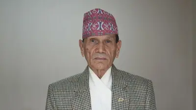 परराष्ट्र मन्त्रालय सिंहदरवारमा बीबीसीलाई दिएको अन्तरवार्तापछि परराष्ट्र मन्त्री बालानन्द शर्मा।