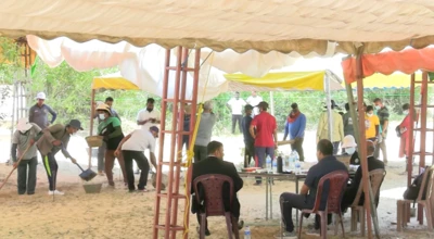 මුස්ලිම් බැතිමතුන් 167 දෙනෙකු ඝාතනය කර වළදමා ඇති බවට සැකකෙරෙන සමූහ මිනීවළක් පිළිබඳව කැණීම් කටයුතු ආරම්භ කර තිබේ