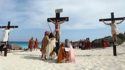 uUne représentation de la crucification de Jésus sur la croix
