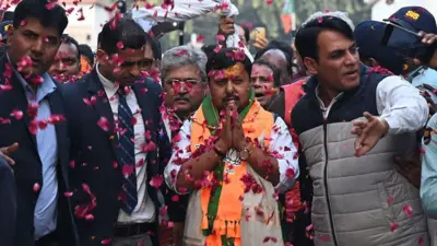 बीजेपी राजनीति में किस तरह के प्रयोग करती है?