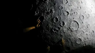 Maquete da Lua em exposição na China