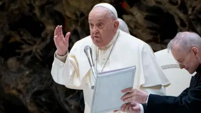 Pope Francis dey supported by a catholic