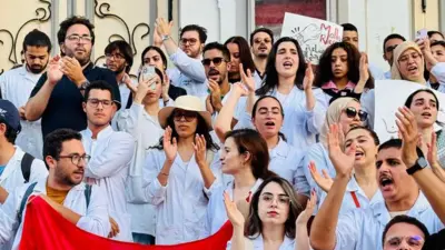الأطباء الشبان في تونس يبدأون إضراباً مفتوحاً عن العمل