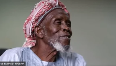 Imam Abdullahi Abubakar ń rẹ́rìn-ín, kọ ẹ̀gbẹ́ sí ẹ̀rọ ayàwòrán