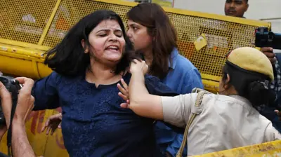 प्रदर्शनकारी स्टूडेंट
