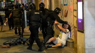 Privođenje na centralnim beogradskim ulicama tokom blokada