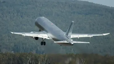 Первый серийный авиалайнер SSJ-NEW