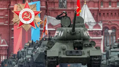 Tanques en la Plaza Roja de Moscú.