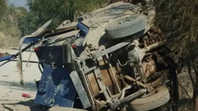 تصویری از یک موتر پولیس که پس از وقوع انفجار در ۱۲ جنوری ۲۰۲۶ در منطقه "تانک" ایالت خیبرپختونخوا، تخریب شده است.