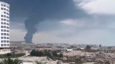 Kepulan asap setelah serangan di Qeshm pada 30 Juli.