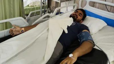රෙහාන් රෝහල්ගතව ප්රතිකාර ලබන අතරතුර ගත් ඡායාරූපයක්