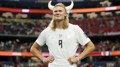 Erling Haaland sărbătorește după victoria Norvegiei cu 2-1 împotriva Coastei de Fildeș, în meciul din șaisprezecimile Cupei Mondiale FIFA 2026 de pe Dallas Stadium, la 30 iunie 2026, în Arlington, Texas.